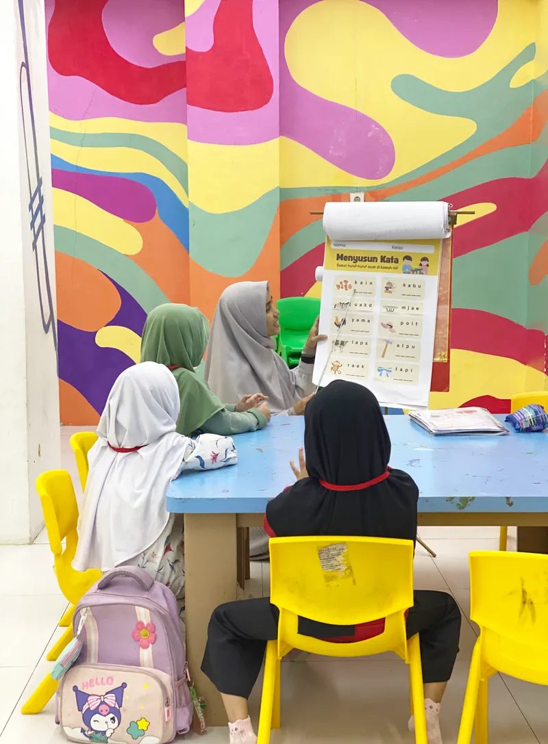 Anak belajar saat Learn Together