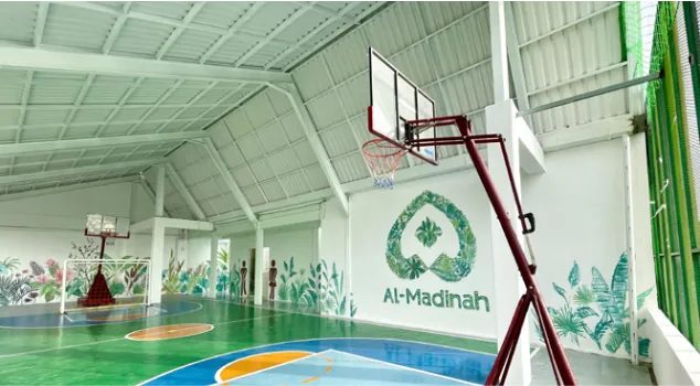 Sport Center dalam ruangan dengan lapangan basket
