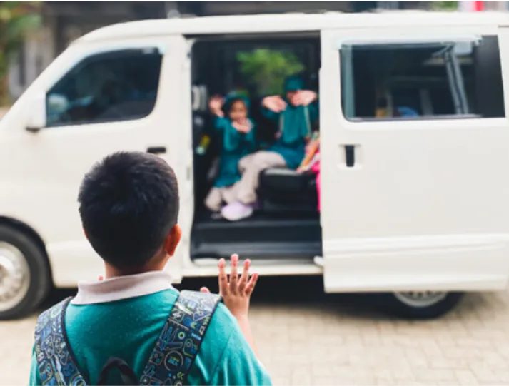 Mobil antar-jemput sekolah