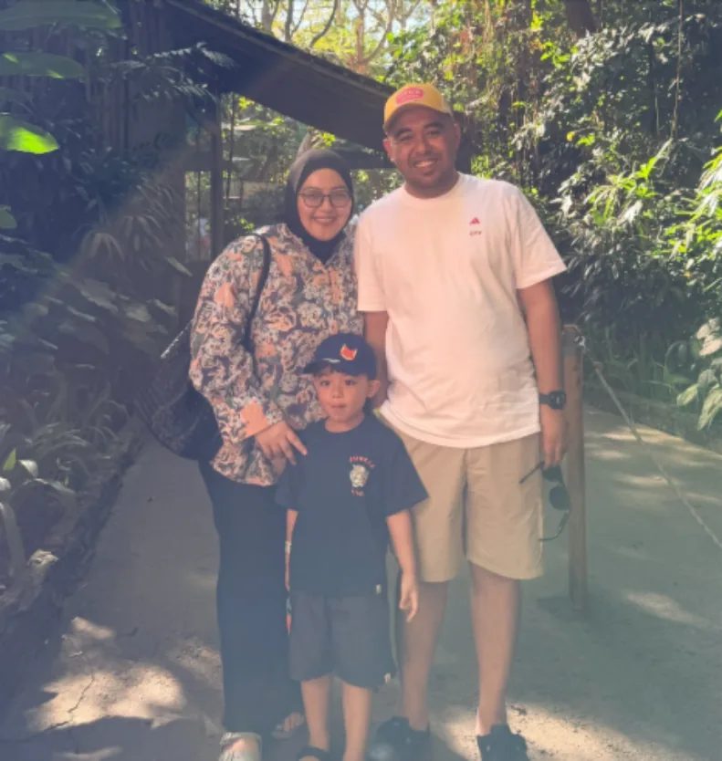Mommy Ahza bersama keluarga