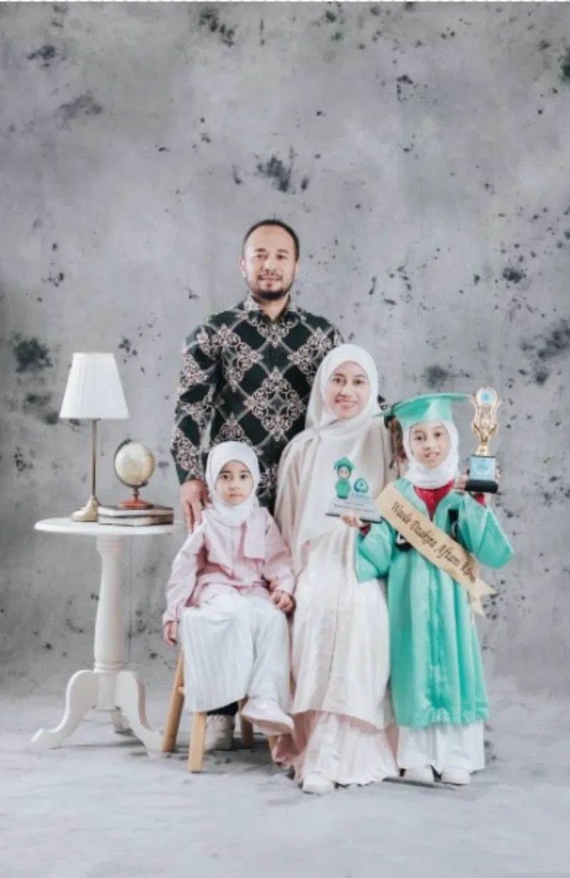 Mommy Dzakira dan Airah bersama keluarga